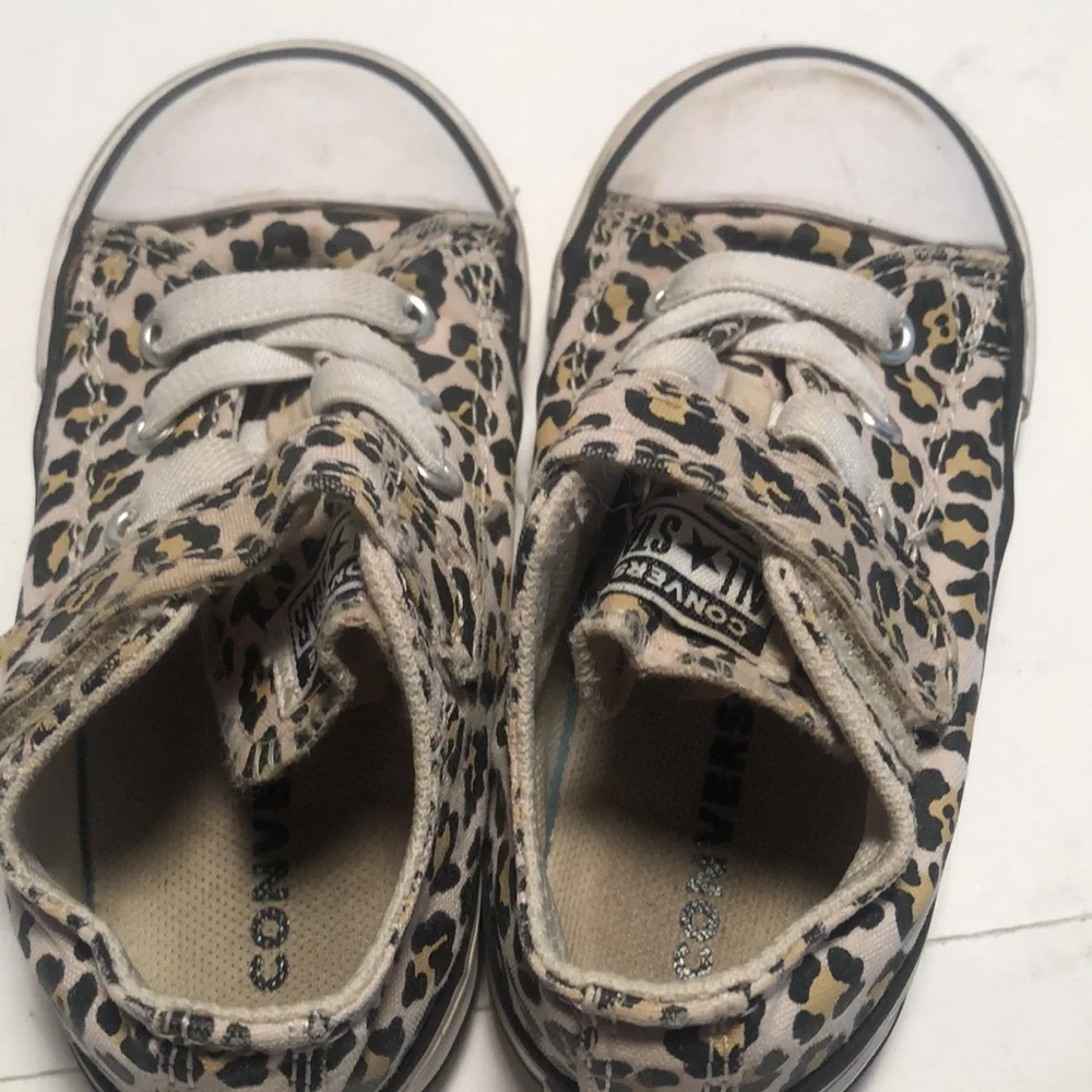 Girls size 7 animal print converse